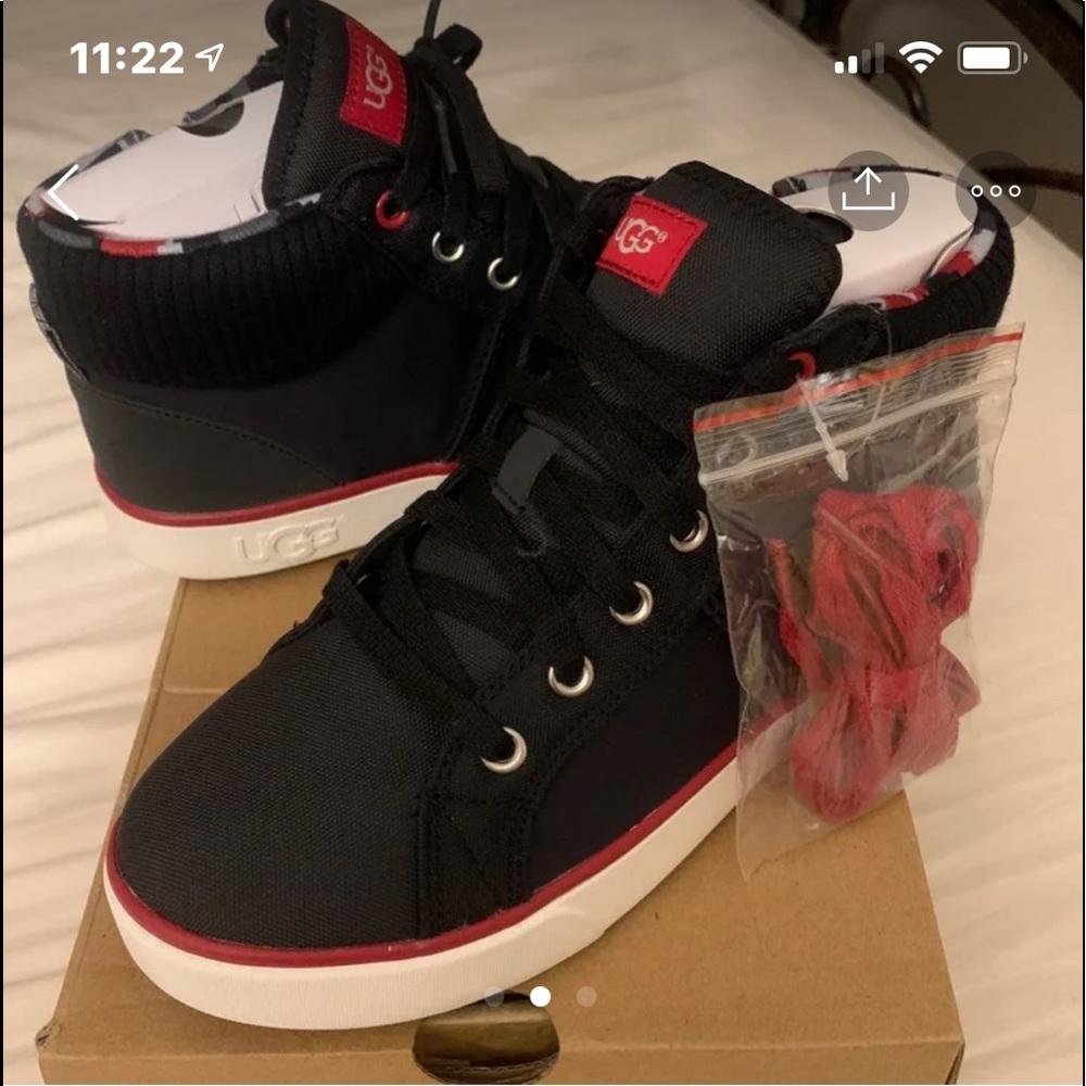 UGG SNEAKERS